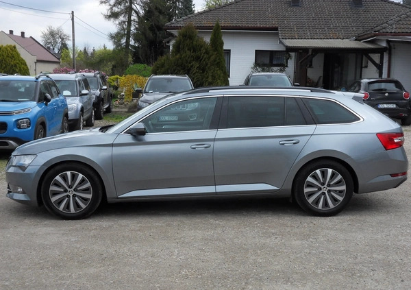 Skoda Superb cena 59900 przebieg: 182000, rok produkcji 2017 z Nałęczów małe 254